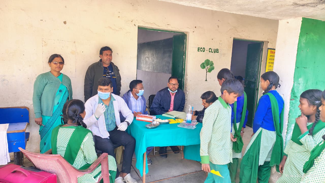 Hazaribagh Dental College organised a free health camp at the government school in Gargali