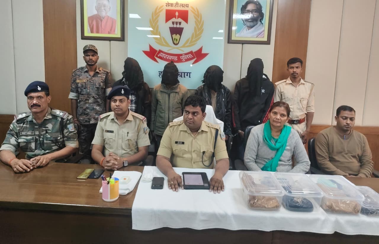हजारीबाग पुलिस की बड़ी कार्रवाई, 42.5 लाख की अफीम जब्त, चार तस्कर गिरफ्तार 1 Hazaribagh police seize opium worth Rs 42.5 lakh and arrest four smugglers