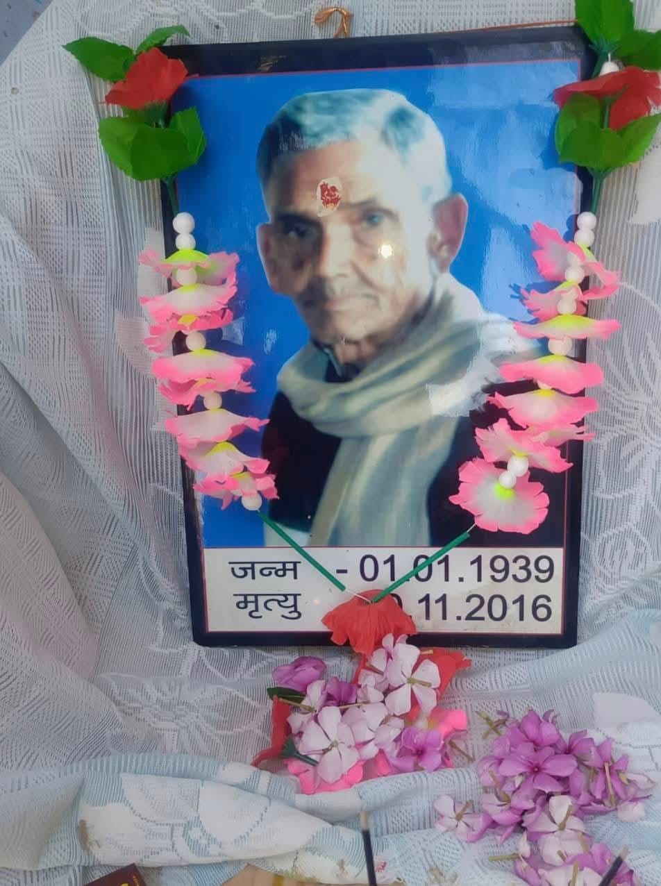 डॉ. जीतलाल महतो के पिताजी की 9वीं पुण्यतिथि पर भावभीनी श्रद्धांजलि अर्पित 1 Heartfelt tribute paid to Dr. Jeetlal Mahatos father on his 9th death anniversary
