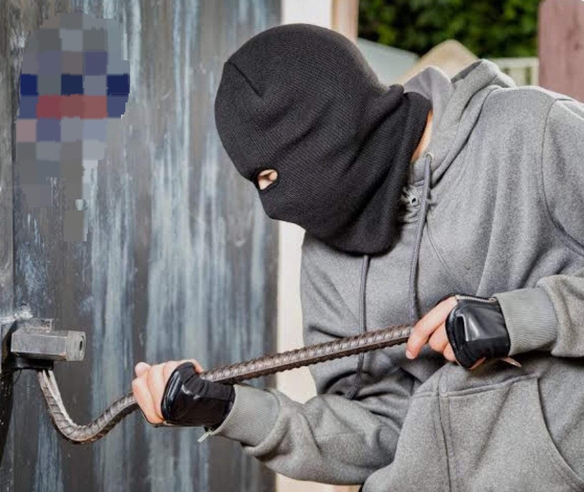 Iron rods and other materials stolen from a construction site in Hanuman Nagar