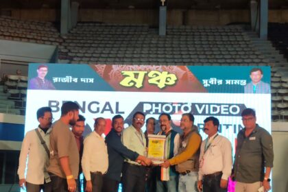 Jamtara Photographers Association receives honor at Bengal Expo