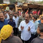 MLA Pradeep Prasad inspected the daily market and met the affected traders