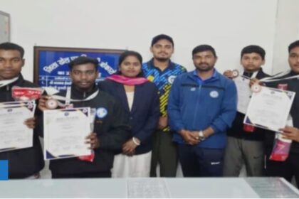 Medal winning players were honored by the District Sports Officer