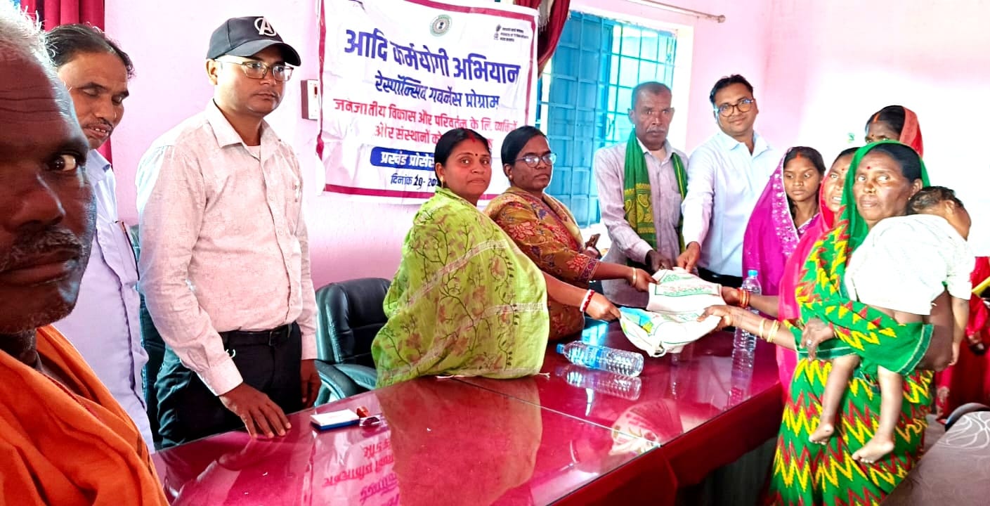 Mustard seeds were distributed among 200 farmers by the BDO and the head of the village in Chechakappi Panchayat