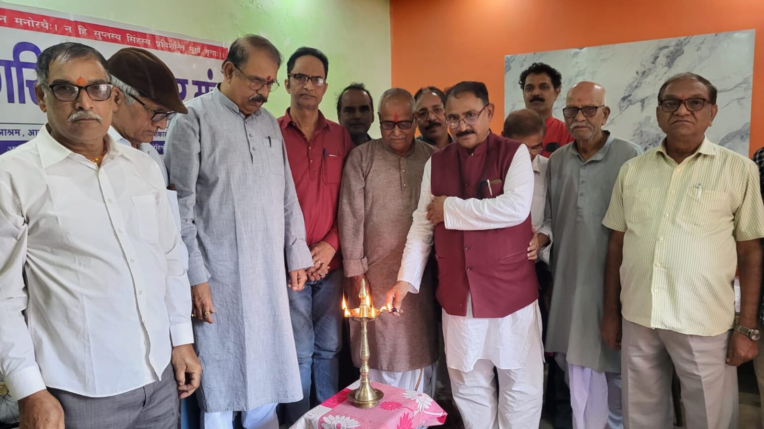 On November 9 at 3 pm a symbolic protest will be held by the Civil Rights Forum at the gate of Bokaro Airport to get it started immediately