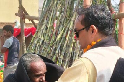 On the auspicious occasion of Kartik Purnima S L Gupta Trust has been distributing blankets to the needy at Narsingh Sthan for the last 25 years