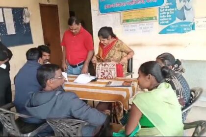 On the instructions of the Deputy Commissioner Janta Darbar was organized in Bermo Block Office