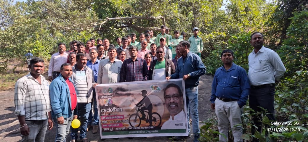 झारखंड की रजत जयंती को लेकर इसको में साईकिल रैली कर पर्यटन स्थल को दिया गया बढ़ावा 1 On the occasion of Jharkhands silver jubilee a cycle rally was organised to promote the tourist destination