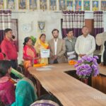 On the second day of the silver jubilee celebrations of Jharkhand Foundation Day a festive atmosphere prevailed in Barhi block with 298 beneficiaries taking possession of their new houses