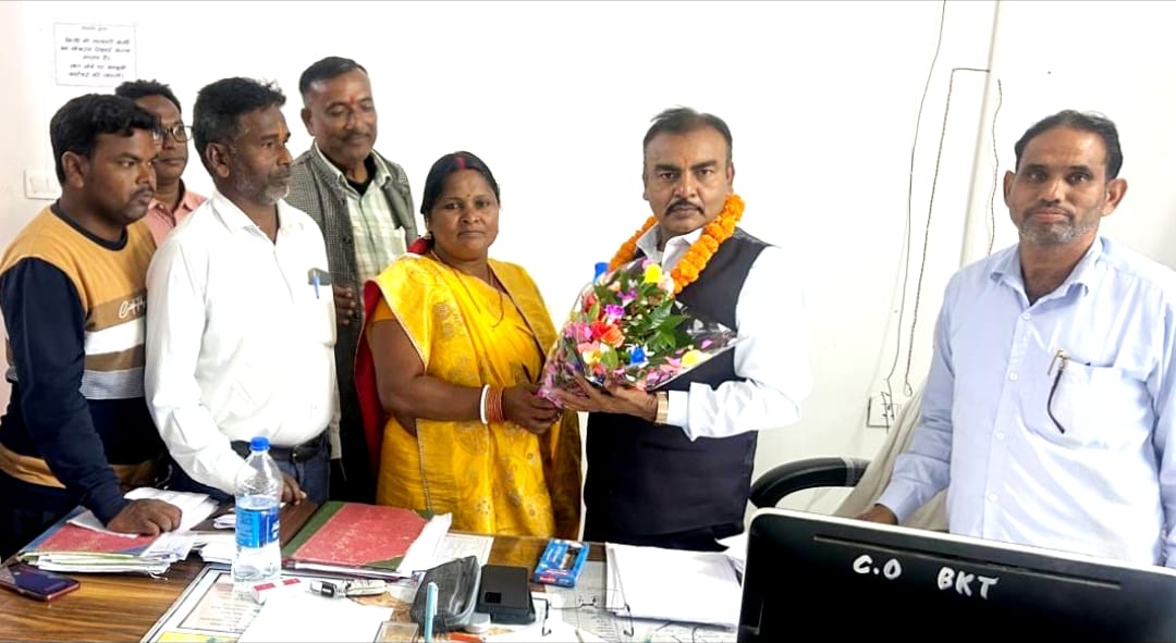 किसानों को फसल बीमा मुआवजे की मांग जनप्रतिनिधियों ने सीओ से किया 1 Public representatives demanded crop insurance compensation for farmers from the CO