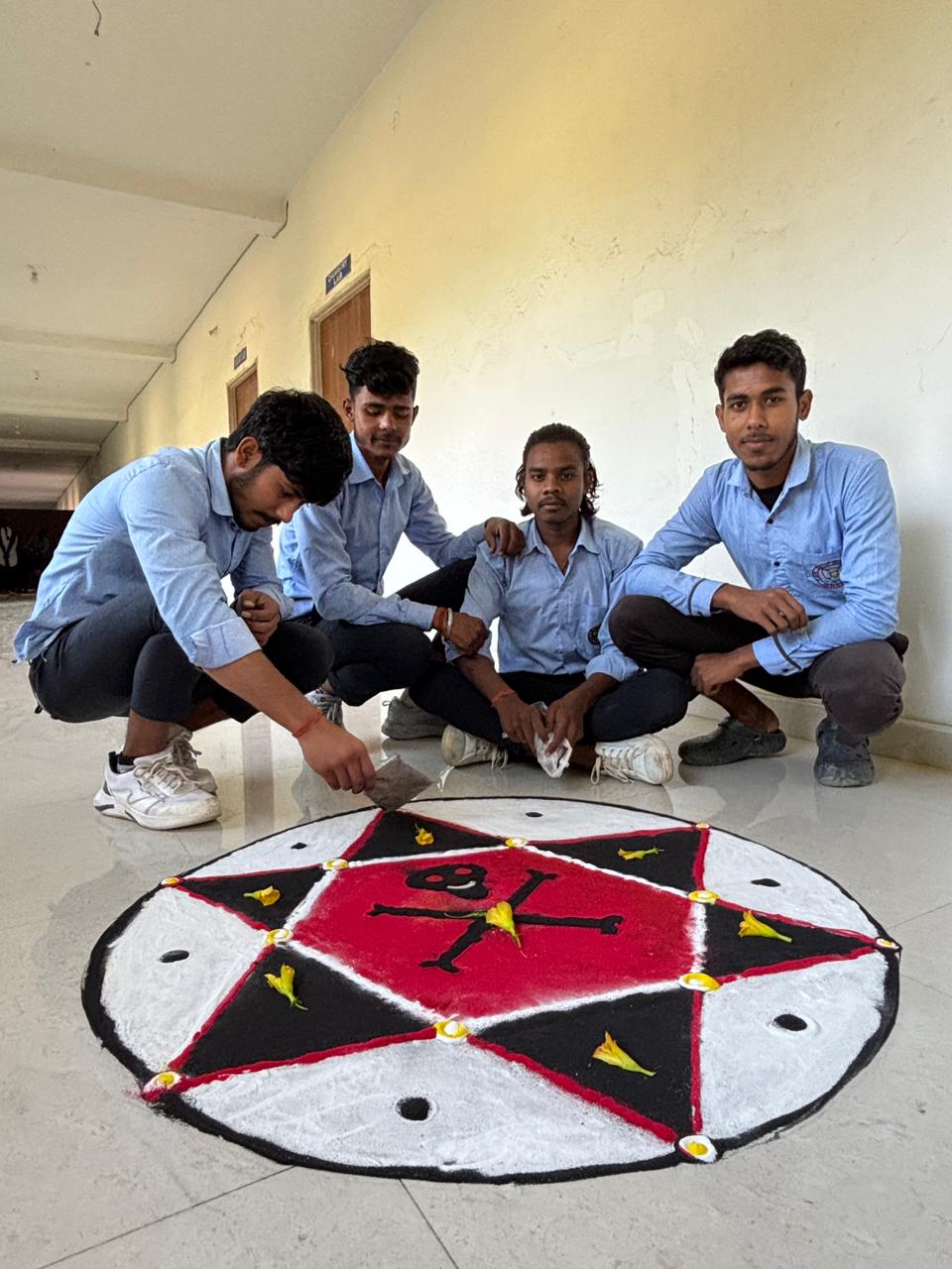 जीएम इंटर महाविद्यालय में रंगोली और पेंटिंग प्रतियोगिता का आयोजन 1 Rangoli and painting competition organized in GM Inter College