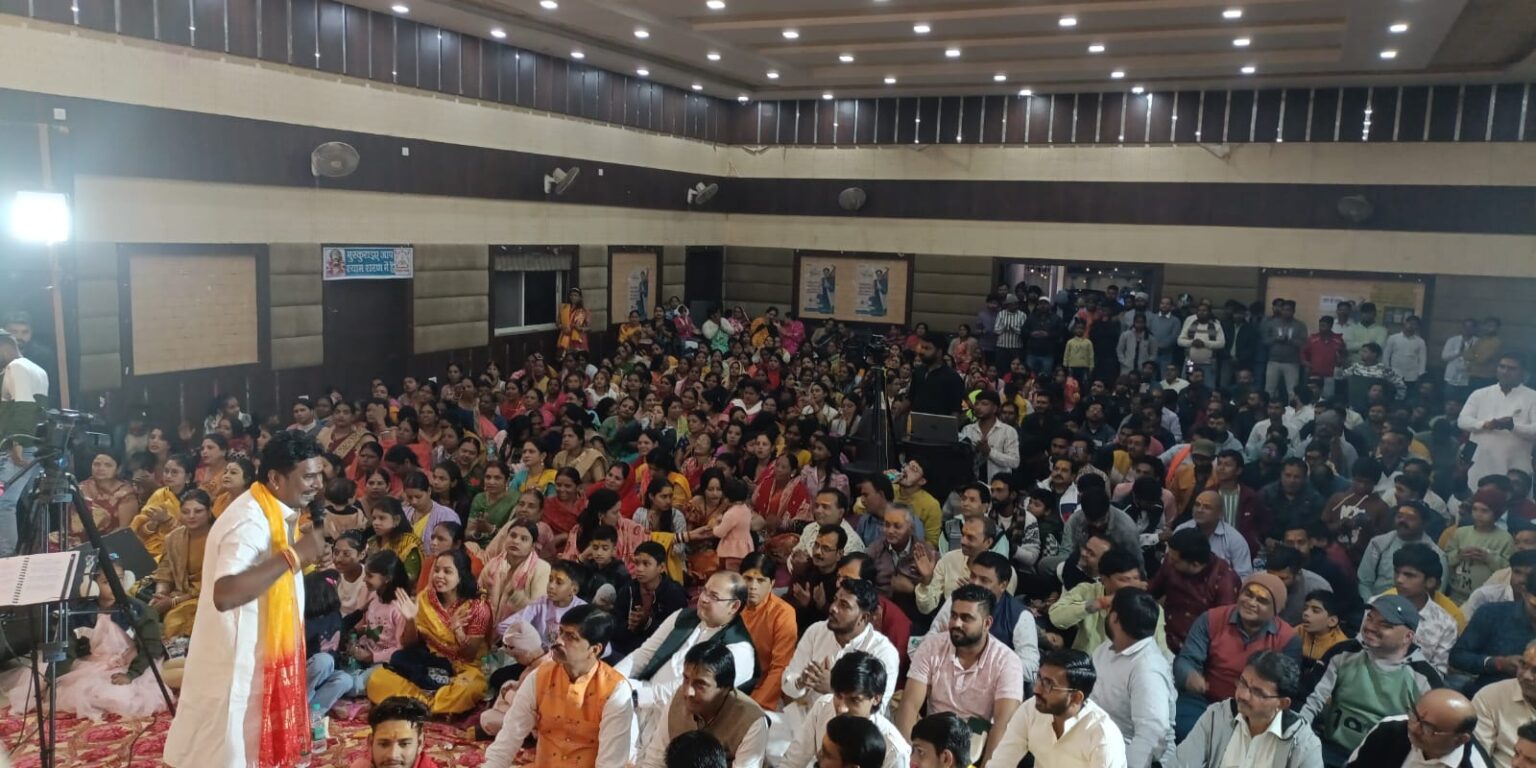 Shyams hymns echoed in Barhi Nagar Bhawan Shri Shyam come to my shelter. a sea of ​​devotion surged in the festival