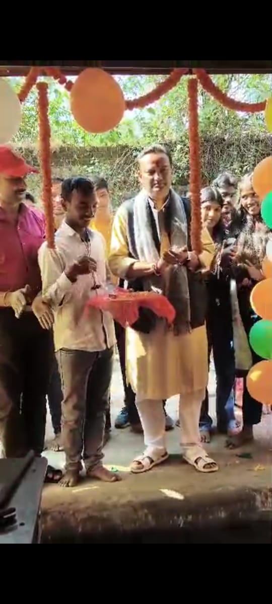 Social worker Rakesh Gupta formally inaugurated SR Garments and Sports shop in Nawabganj by cutting the ribbon