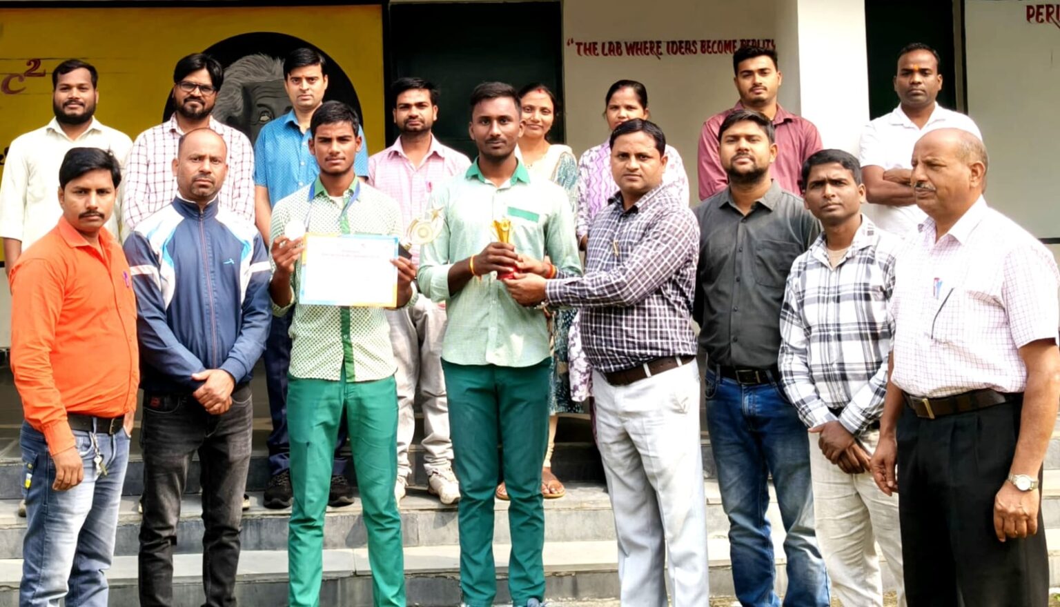 राज्य स्तरीय खेलो झारखंड प्रतियोगिता में प्लस टू उच्च विद्यालय बरकट्ठा के छात्रों ने परचम लहराया 1 Students of Plus Two High School Barkatha won laurels in the state level Khelo Jharkhand competition