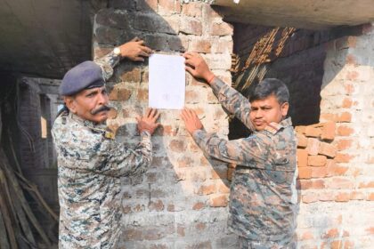 Tandwa police pasted a notice at the house of the absconding accused on murder charges