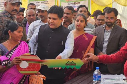 The Deputy Commissioner arrived to inspect the camp organized at Gauriyakarma under the program Your Scheme Your Government at Your Doorstep