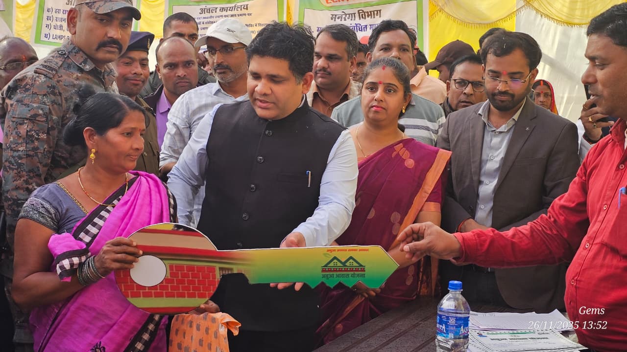 The Deputy Commissioner arrived to inspect the camp organized at Gauriyakarma under the program Your Scheme Your Government at Your Doorstep