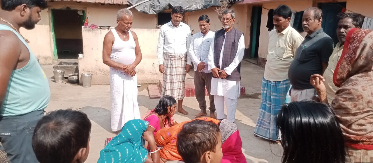 The chief mourned his fathers death and a large number of people attended the funeral procession