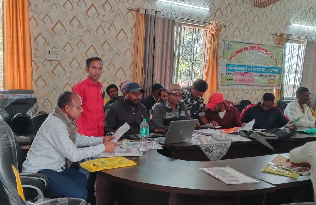 अफ्रीका के ट्यूनीशिया से लौटे मजदूरों का झारखंड सरकार में पुनर्वासन हेतु निबंध किया गया। 1 The workers who returned from Tunisia Africa were registered for rehabilitation with the Jharkhand government