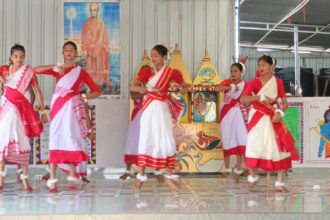 Tribal Pride Day and Jharkhand Foundation Day were celebrated with great enthusiasm at Bhamashah Saraswati Shishu Vidya Mandir Barahi