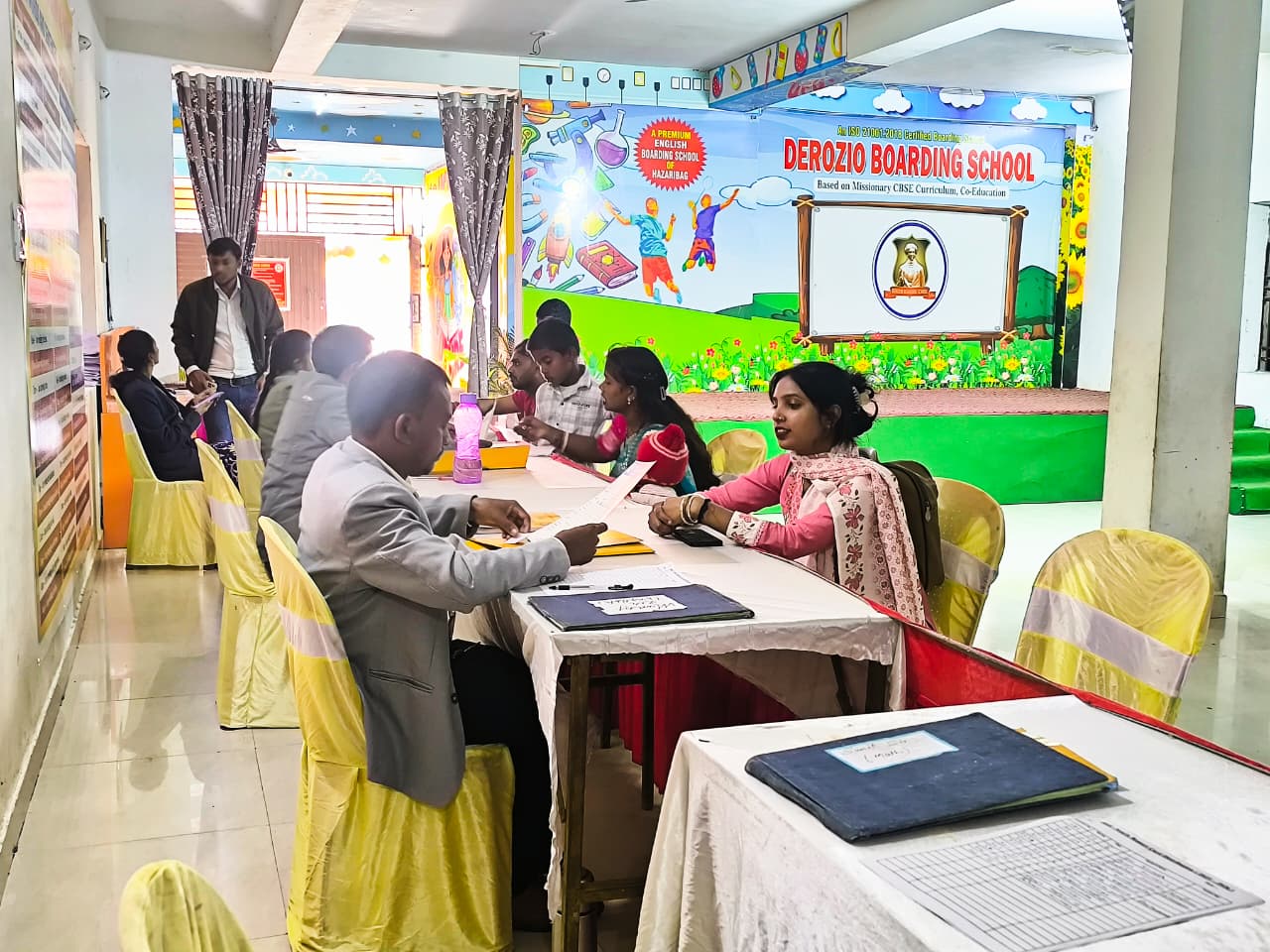 डेरोज़ियो बोर्डिंग स्कूल में अभिभावक शिक्षक बैठक सफलतापूर्वक आयोजित