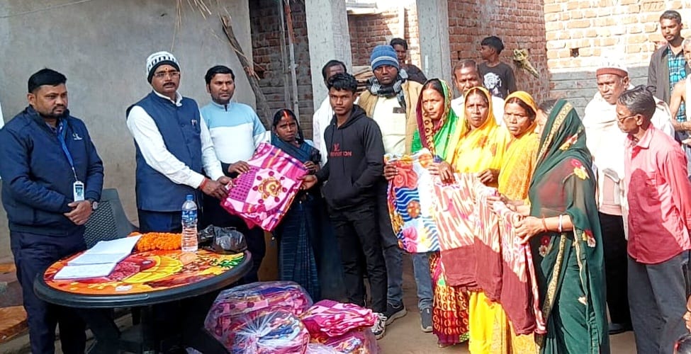 80 blankets were distributed among the needy by Asha Trust in Gaida and Chhaharyamo villages