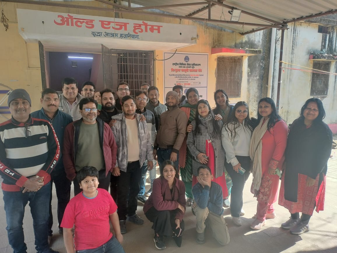 After the Shri Shyam Samarpan Mahotsav a new initiative was taken with the pledge of service cow service and distribution of food to the elderly