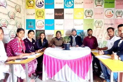 An important meeting of the Management Committee was held at Leela Gurukul Turkabad. Each class will enroll 10 children free of charge