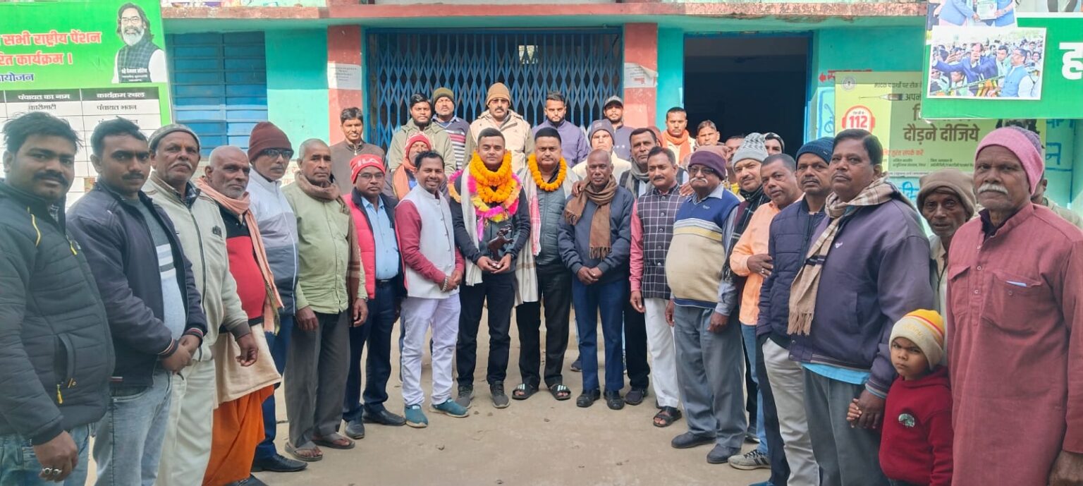 आर्मी लेप्टिनेंट शिवम को मंगुरा पंचायत वासियों ने किया स्वागत 1 Army Lieutenant Shivam was welcomed by the residents of Mangura Panchayat