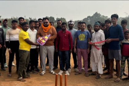 Bajarmua team became the winner in Adarsh ​​Lakshya Trophy softball cricket