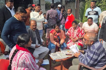 Barhi MLA Manoj Yadav listened to the problems of the people in the weekly public court