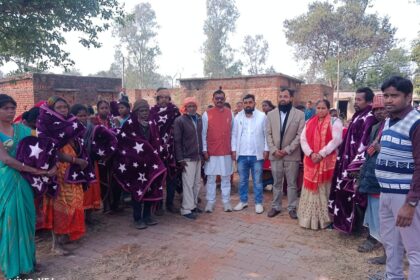 Blankets were distributed among 51 people in Birhor Colony of Khodahar Panchayat the head and the chief BDO were present