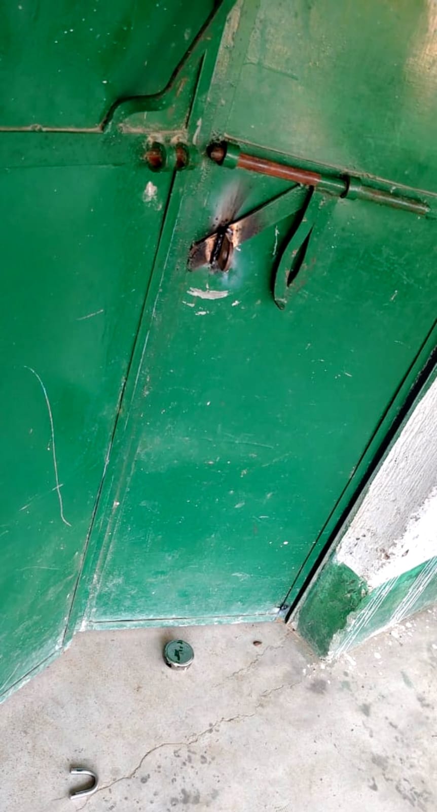 Breaking the lock of the upgraded high school Jhurjhuri the theft of documents including Rs 14000 cash