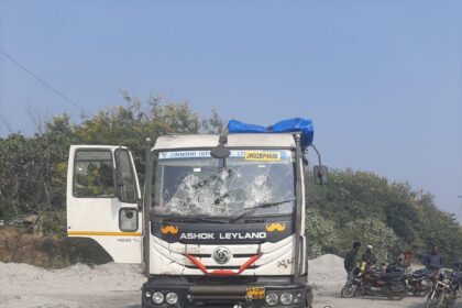 CPI leader Manirudin Ansari died after being hit by a Hiva angry villagers broke the windows of several vehicles