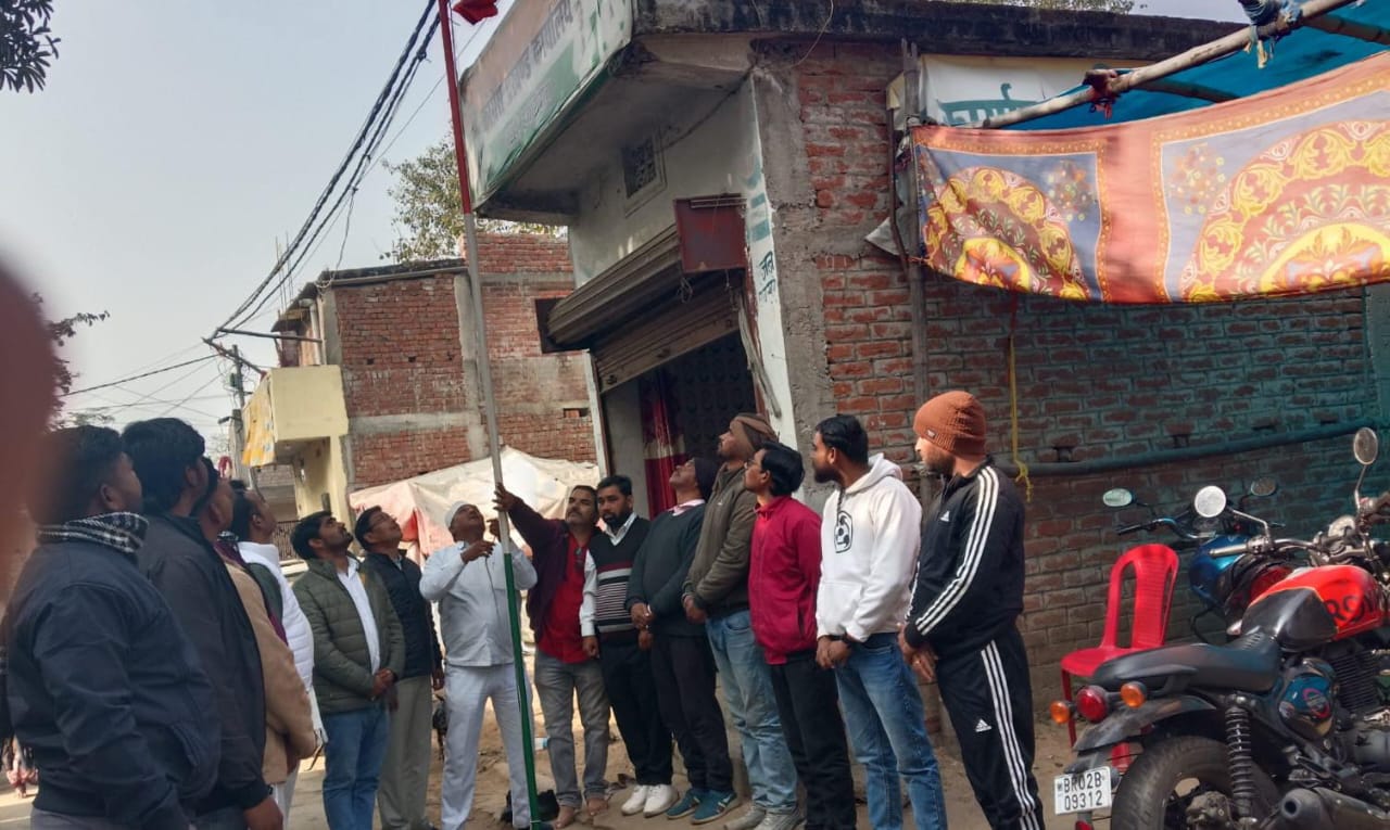 Congress party celebrated its 141st foundation day with great fanfare in Barhi vowing to protect MNREGA and uphold Mahatma Gandhis principles