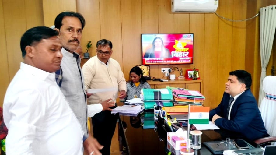 Demand was made to the Deputy Commissioner to provide the voter list of 2003 from booth number 121 to 126 of Barkatha North and South