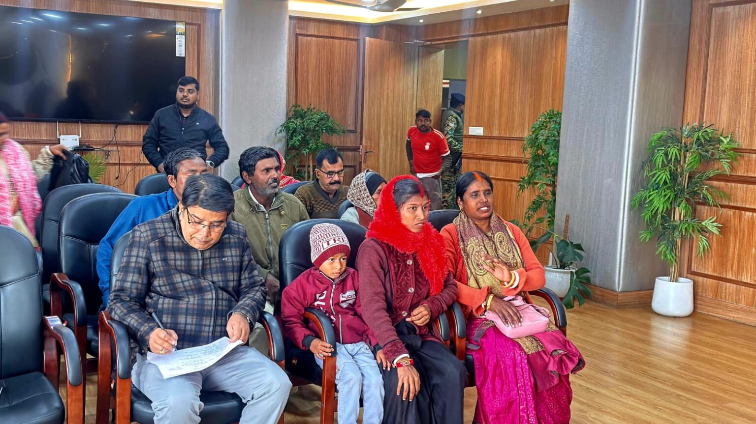 Deputy Commissioner became aware of the problems of the common people in the Janta Darbar and gave instructions to the officers for resolving the problems