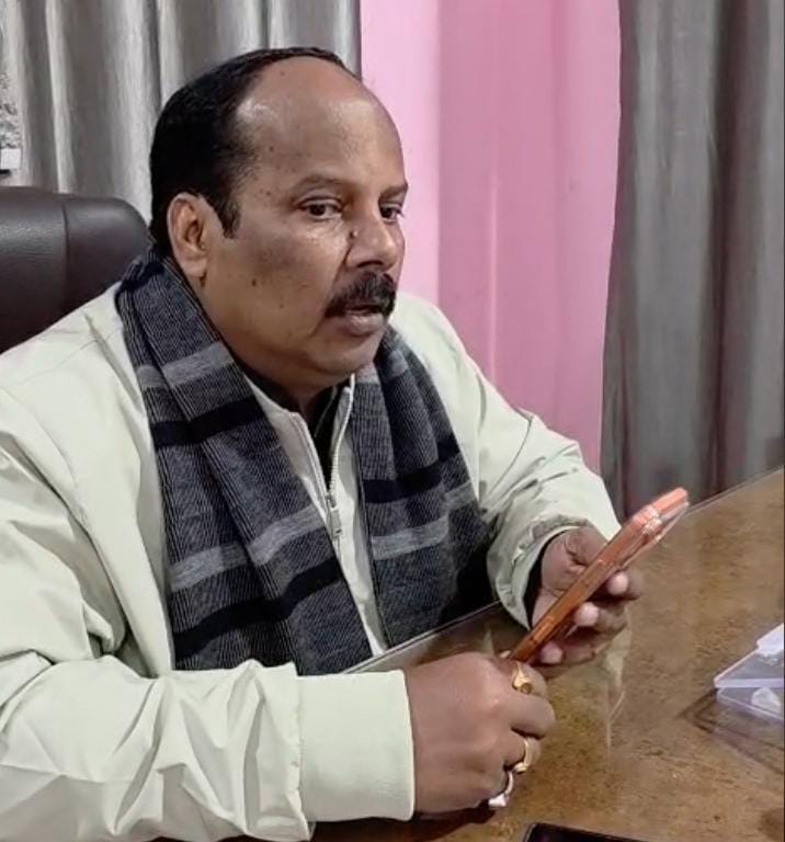 शीतलहरी व घने कोहरे को देखते हुए विद्यालयों में अवकाश पर उपायुक्त से हुई चर्चा : विधायक प्रदीप प्रसाद 1 Discussion held with Deputy Commissioner on school holidays in view of cold wave and dense MLA Pradeep Prasad