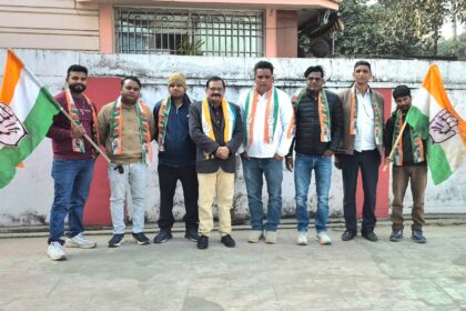 Dozens of Congress workers from Hazaribagh left for Delhi in the Constitution Bachao Rally led by former Congress candidate Dr RC Mehta