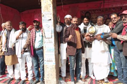 Jharkhand Aandolankari Sangharsh Morcha Hazaribagh submitted a memorandum to the Commissioner through a sit in