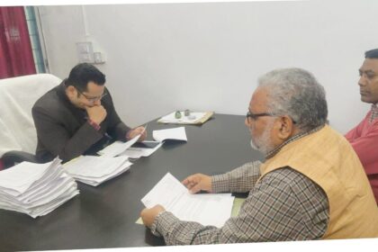 Jharkhand movement leader Iftikhar Mahmood met the Executive Magistrate regarding the electricity problem in Bermo subdivision