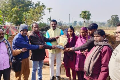 Jharpos daughter Alia Parveen selected in Air Force honored by Pelawal Vikas Manch