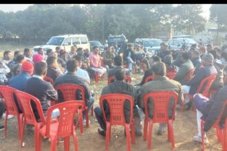 Lohardaga Gumla Truck Owners Association launched a strong agitation against the arbitrary behavior of Hindalco employees