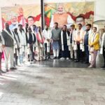 MP Manish Jaiswal congratulated the newly elected office bearers of Hazaribagh Press Club and honoured them by presenting them shawls