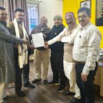 Rakesh Thakur honored for receiving Jharkhand agitator certificate