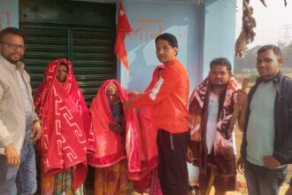 Relief from the cold in Jarmundi Youth leader Ravi Kumar distributed blankets to hundreds of needy people
