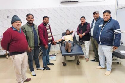 Ritesh Khandelwal who donated blood for the 17th time set an example of humanity by donating blood