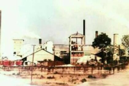 Seven years after the auction the liquidator has not paid the outstanding wages of the workers of the defunct Japla Cement Factory and has now ordered the quarters to be vacated