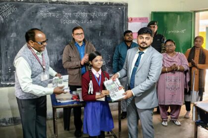 The Deputy Commissioner honoured three girl students for their excellent performance in the Project Rail examination