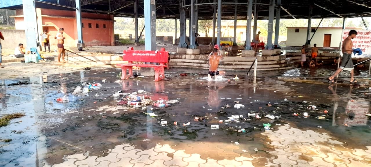 The Surajkund Dham complex a center of religious faith is filled with garbage. Officials and public representatives are indifferent